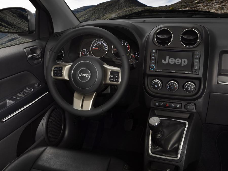  Jeep Compass 2010 года  (фото 2 из 17)
